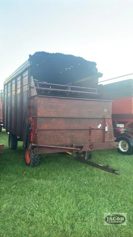 MASSEY FERGUSON 14FT FORAGE WAGON