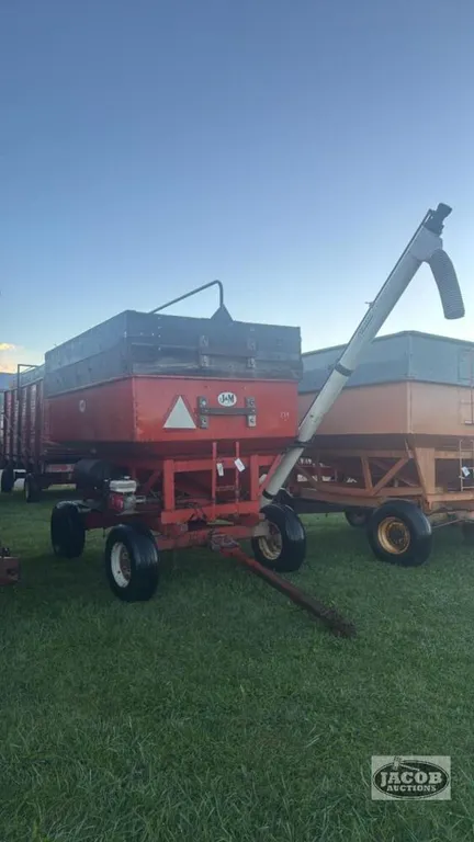 J&M 250BU GRAVITY WAGON WITH HYDRAULIC AUGER
