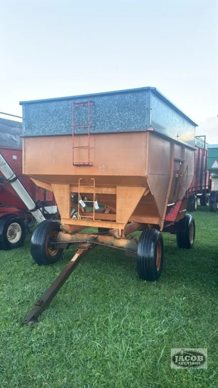 APPROX 300BU GRAVITY WAGON