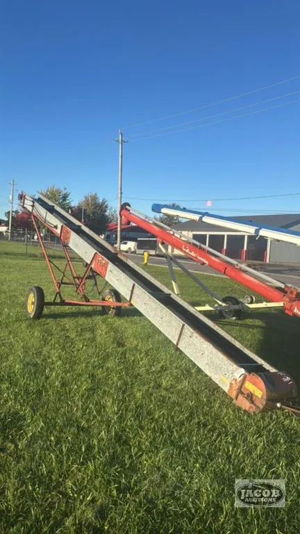 NEW HOLLAND 30FT ENCLOSED BALE ELEVATOR