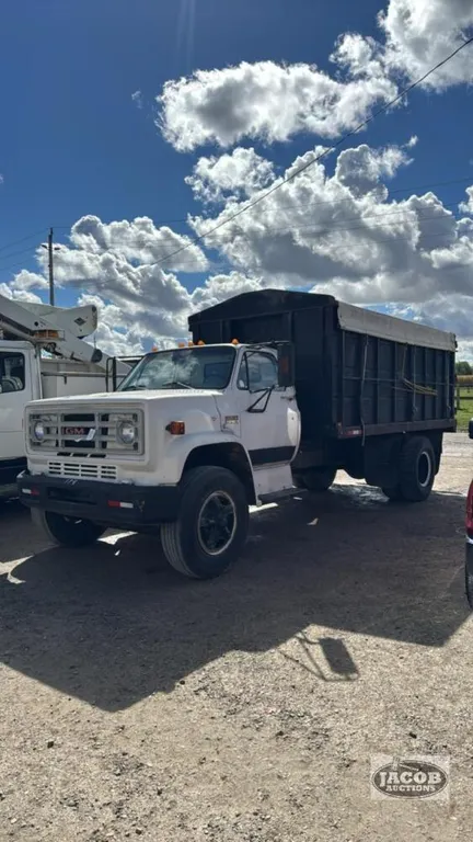 1976 GMC 6500 SINGLE AXLE GAS GRAIN TRUCK