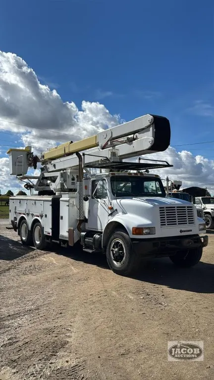 1993 INTERNATIONAL DIESEL TANDEM BUCKET TRUCK