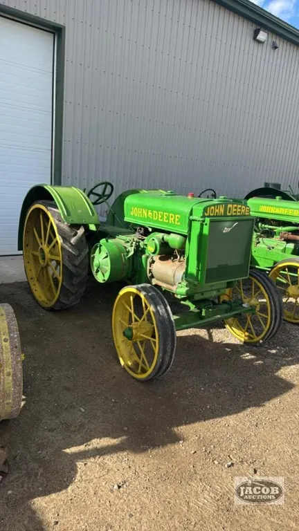 1927 JOHN DEERE D ALL FUEL HANDSTART TRACTOR