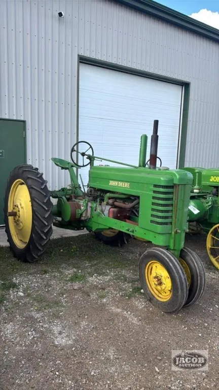 1939 JOHN DEERE B ALL FUEL HANDSTART TRACTOR