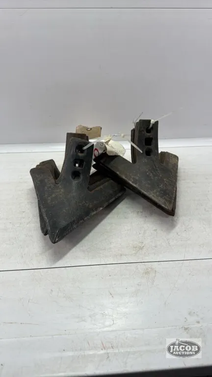 (13) CNH 6079BC CULTIVATOR TEETH
