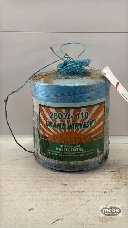 ROLL OF 28,0000-110 GRAIN HARVEST BALER TWINE
