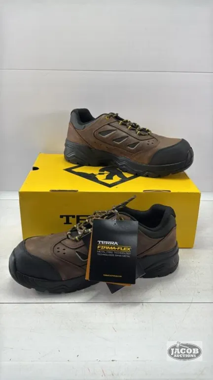 BRAND NEW PR OF TERRA SIZE 10.5 LOW CUT WORK SHOES
