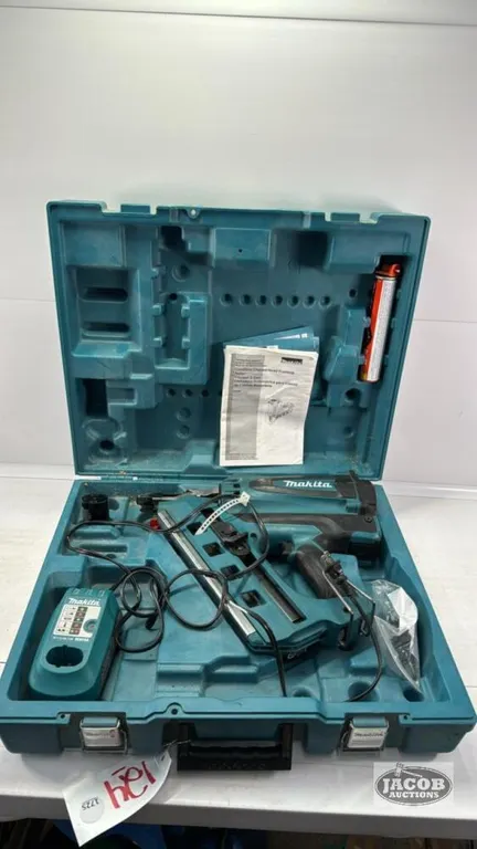 MAKITA 7.2VOLT CLIPPED HEAD FRAMING NAILER