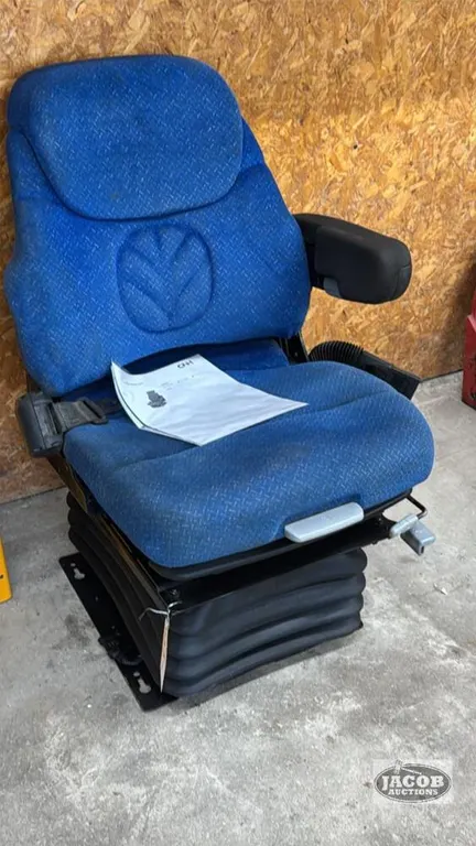 SEAT FROM A NEW HOLLAND T7.235