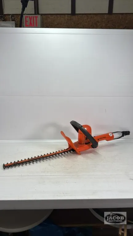 B&D 16IN ELECTRIC HEDGE TRIMMER
