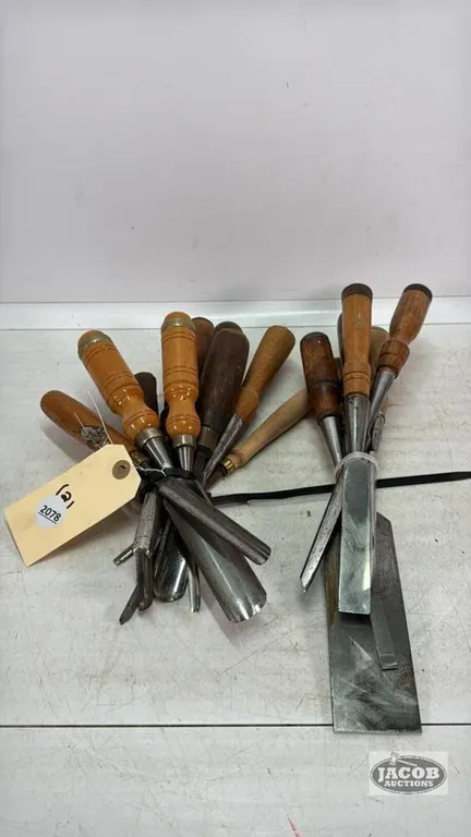 APPROX (16) WOOD CHISELS