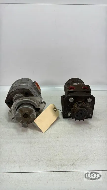 (2) HYDRAULIC MOTORS