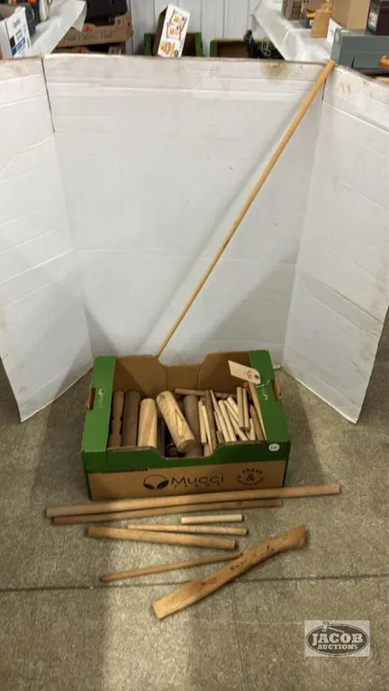 QUANTITY OF WOODEN DOWEL