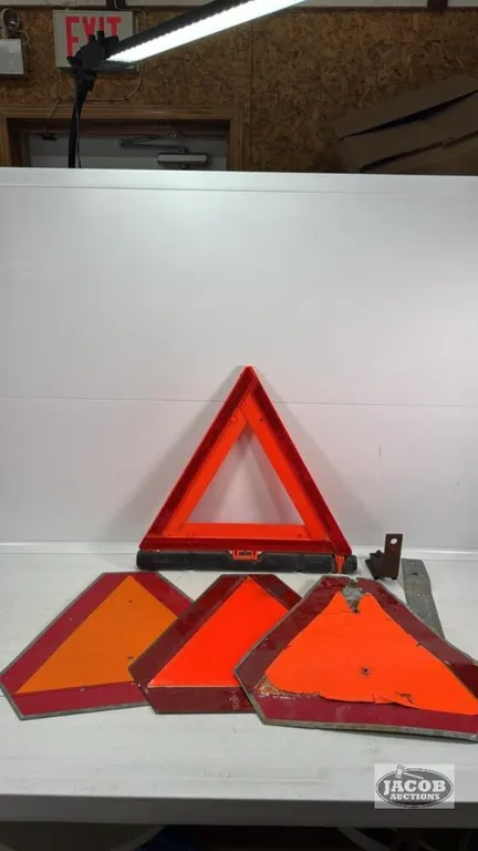 (3) METAL SMV SIGNS AND A SAFETY TRIANGLE