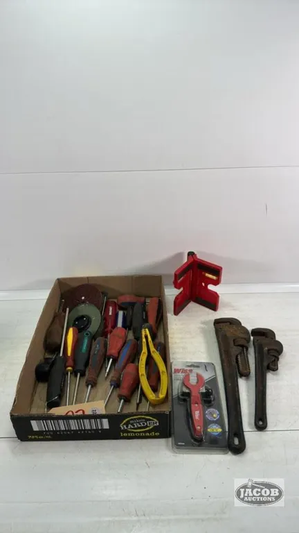 HAND TOOL LOT