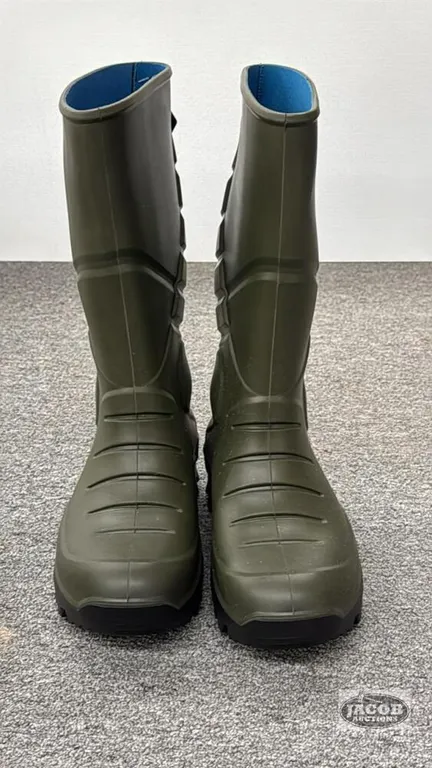 PAIR OF SIZE 7.5 TORENNA THERMAL RUBBER BOOTS