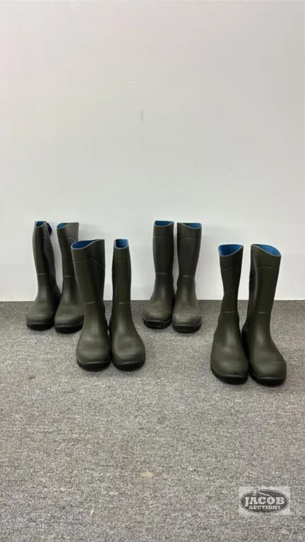 (4) PAIRS OF SIZE 5 TORENNA RUBBER BOOTS
