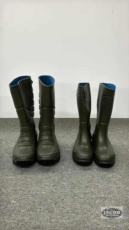 (2) PAIRS OF SIZE 7.5 TORENNA RUBBER BOOTS