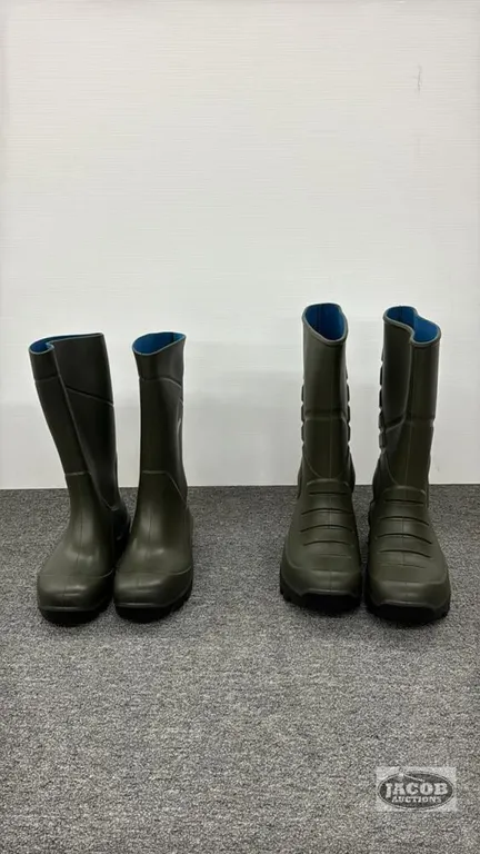 (2) PAIR OF SIZE 7.5 TORENNA RUBBER BOOTS