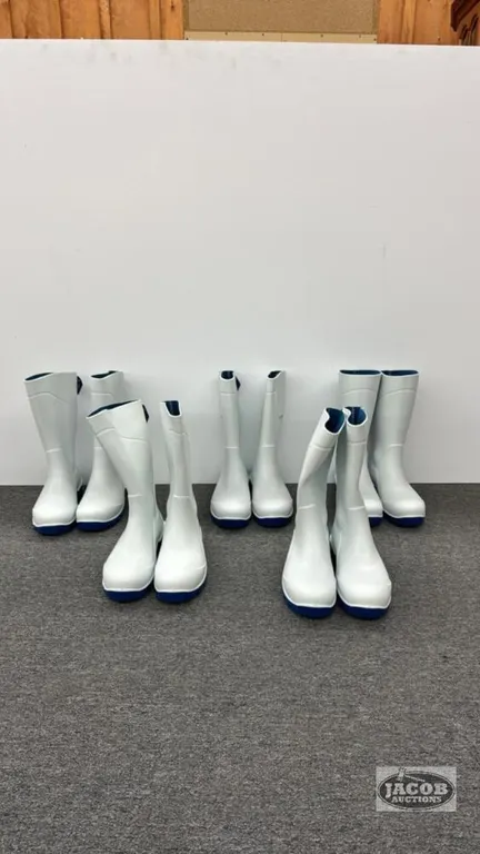 (5) PAIRS OF SIZE 10 TORENNA FOOD GRADE RUBBER BOOTS