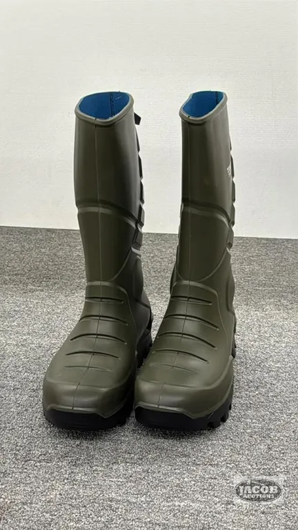 PAIR OF SIZE 11.5 TORENNA THERMAL RUBBER BOOTS