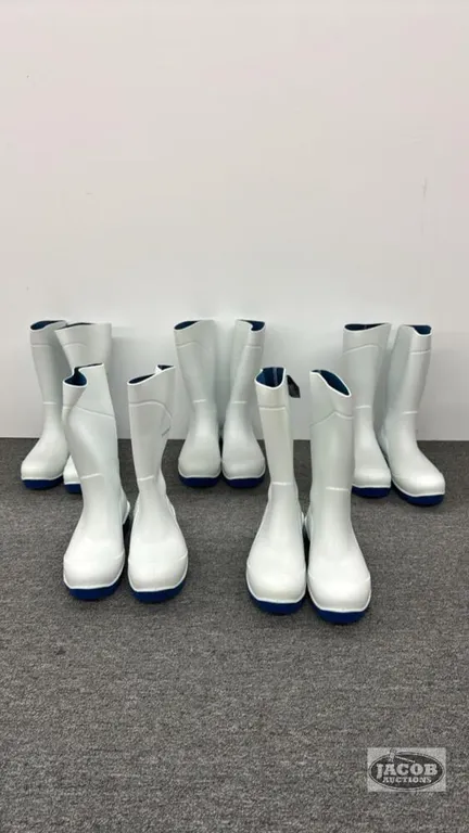(5) PAIRS OF SIZE 11 TORENNA FOOD GRADE RUBBER BOOTS