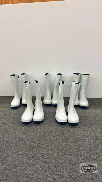 (5) PAIRS OF SIZE 11 TORENNA FOOD GRADE RUBBER BOOTS