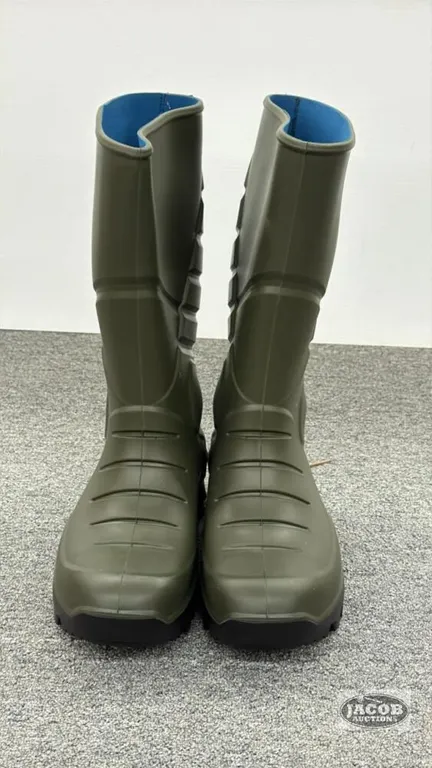 PAIR OF SIZE 11.5 TORENNA THERMAL RUBBER BOOTS