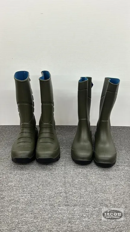 (2) PAIRS OF SIZE 11.5 TORENNA RUBBER BOOTS