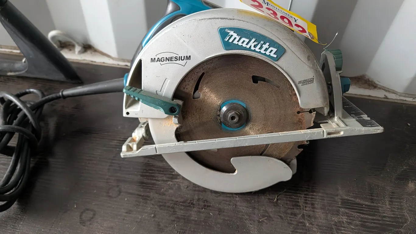 Makita 5008MGA Circular Saw
