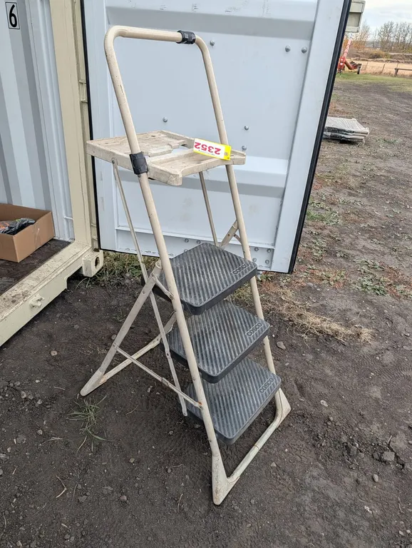 Cosco 3-Step Folding Ladder