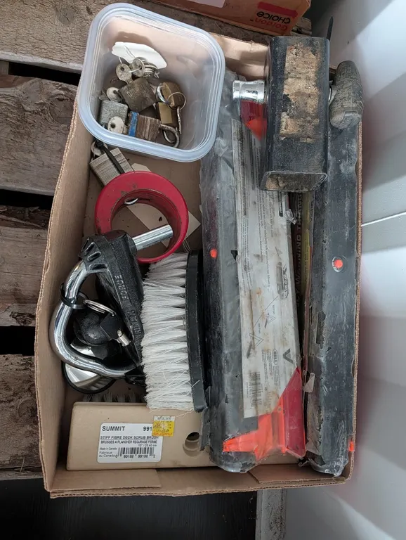 Summit Scrub Brush And Assorted Tools