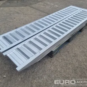 Unused Set of Aluminium Ramps, 250cm, 6,000kg 