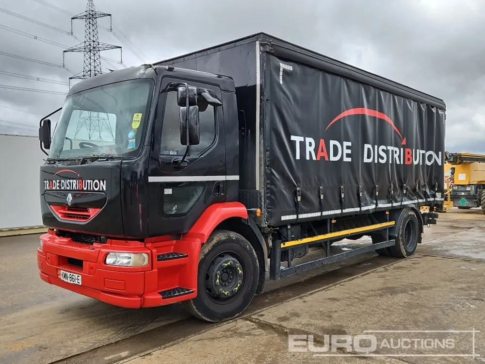 Renault 4x2 Curtainsider Lorry, A/C, Manual Gearbox