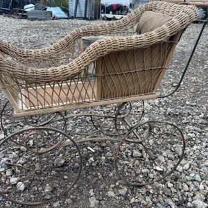 Early 20th Century Wicker Baby Carriage with Metal Wheels and Wood Handles