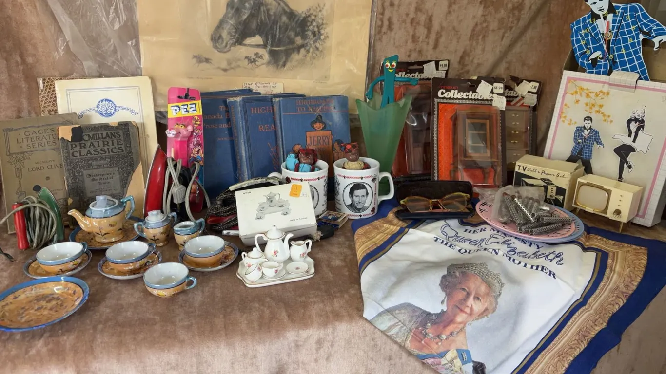 Lot: Vintage Books, Toy Tea Sets, Miniature Furniture, Queen Mother Textile, Collectibles