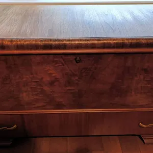 Lane Cedar Chest with Drawer, Branded Interior, Wood Grain Exterior