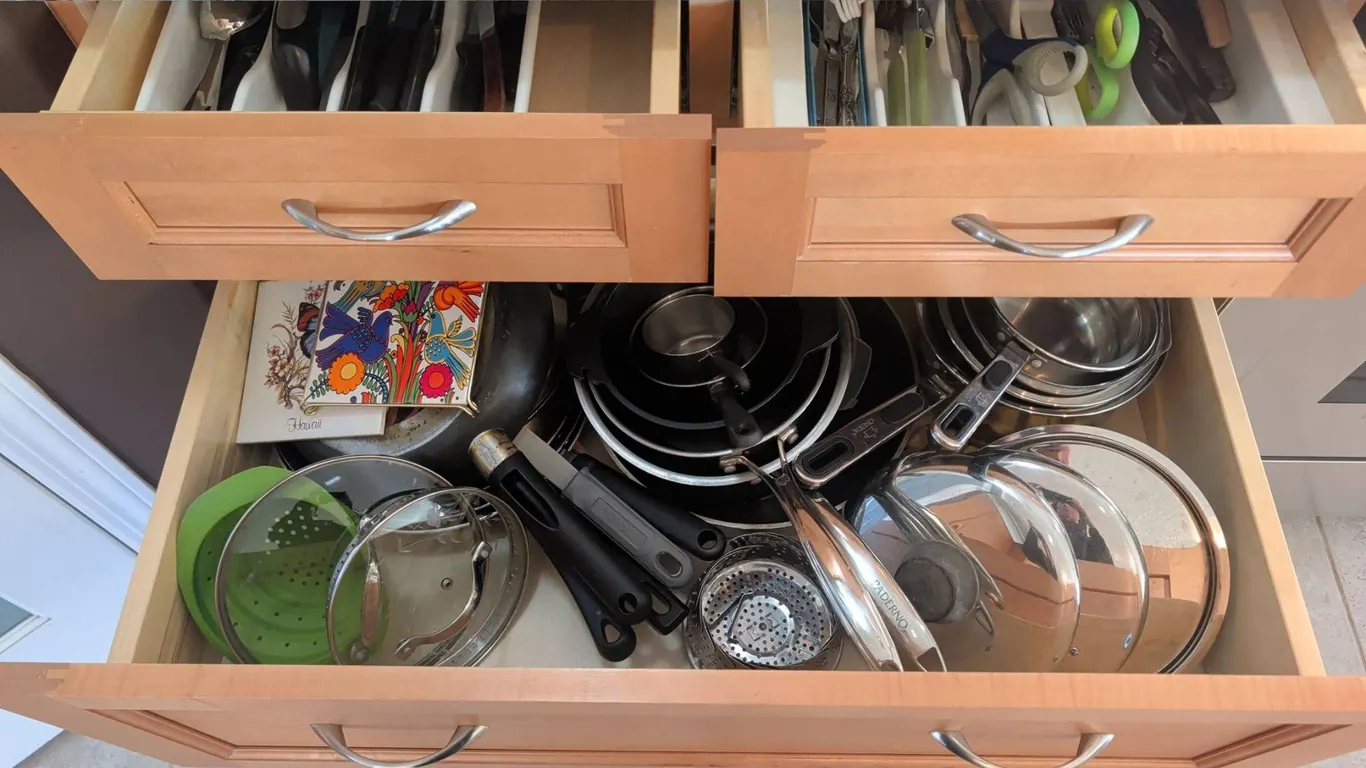 Oneida Stainless Steel Cookware and Open Kitchen Utensils Lot