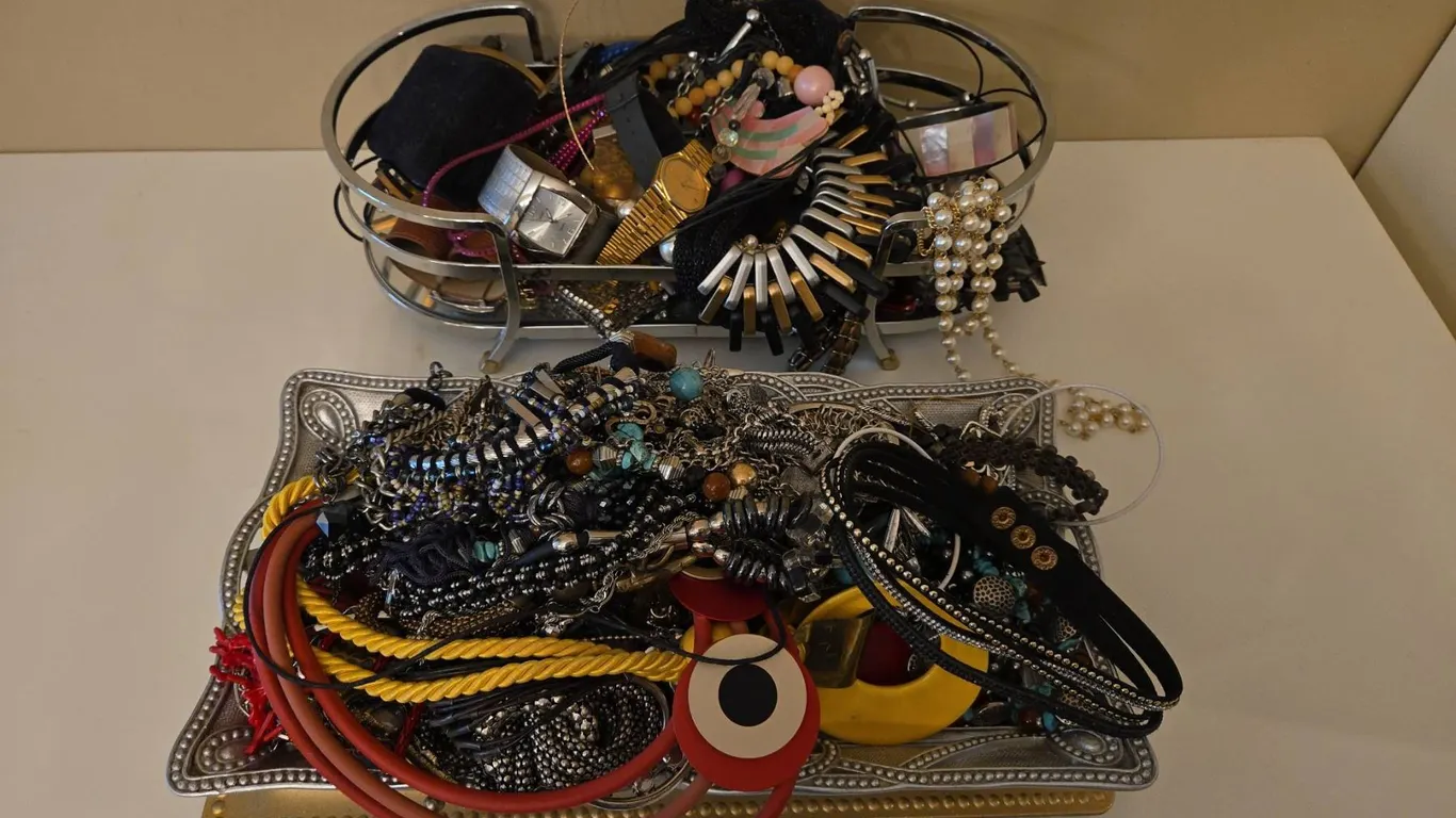 Costume Jewellery Lot With Necklaces, Bracelets, Earrings, Hair Accessories