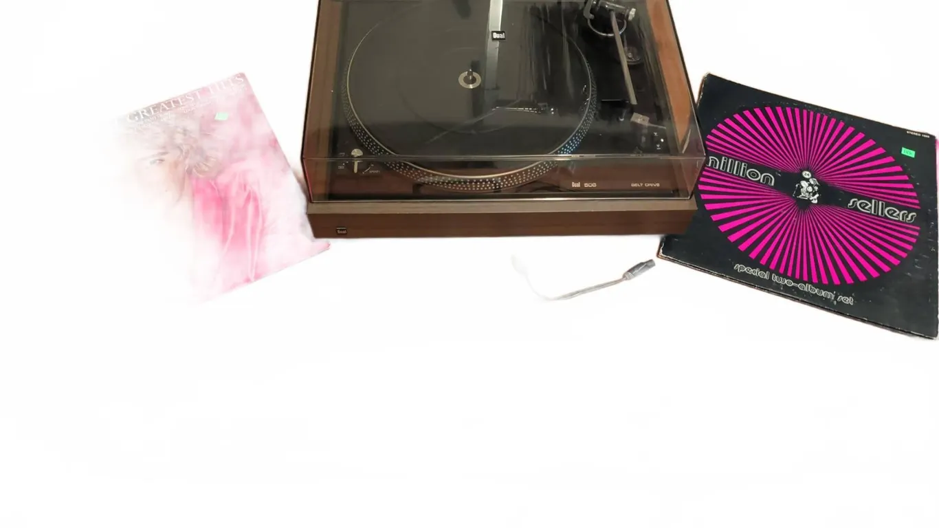 Dual 506 Belt Drive Turntable With Two Vinyl Records: Rod Stewart & Million Sellers