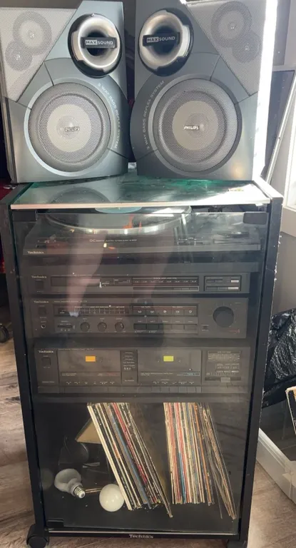 Technics Hi-Fi System With Turntable and Vinyls