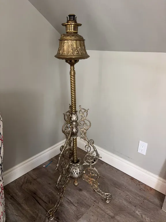 Brass Ornate Victorian-Style Oil Lamp Stand