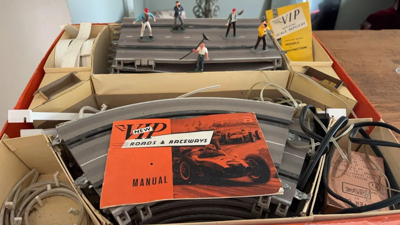 Victory Industries VIP Roads & Raceways Slot Car Set