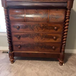 Mahogany Chest of Drawers with Spiral Columns