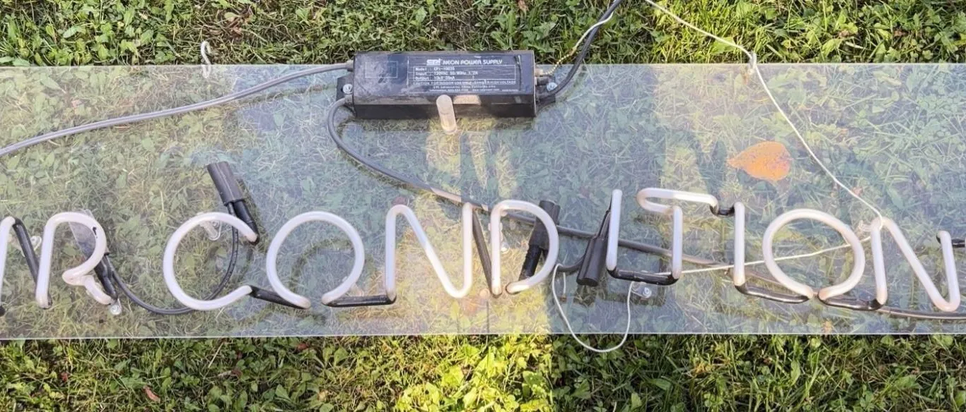 Air Conditioned Neon Sign With Power Supply