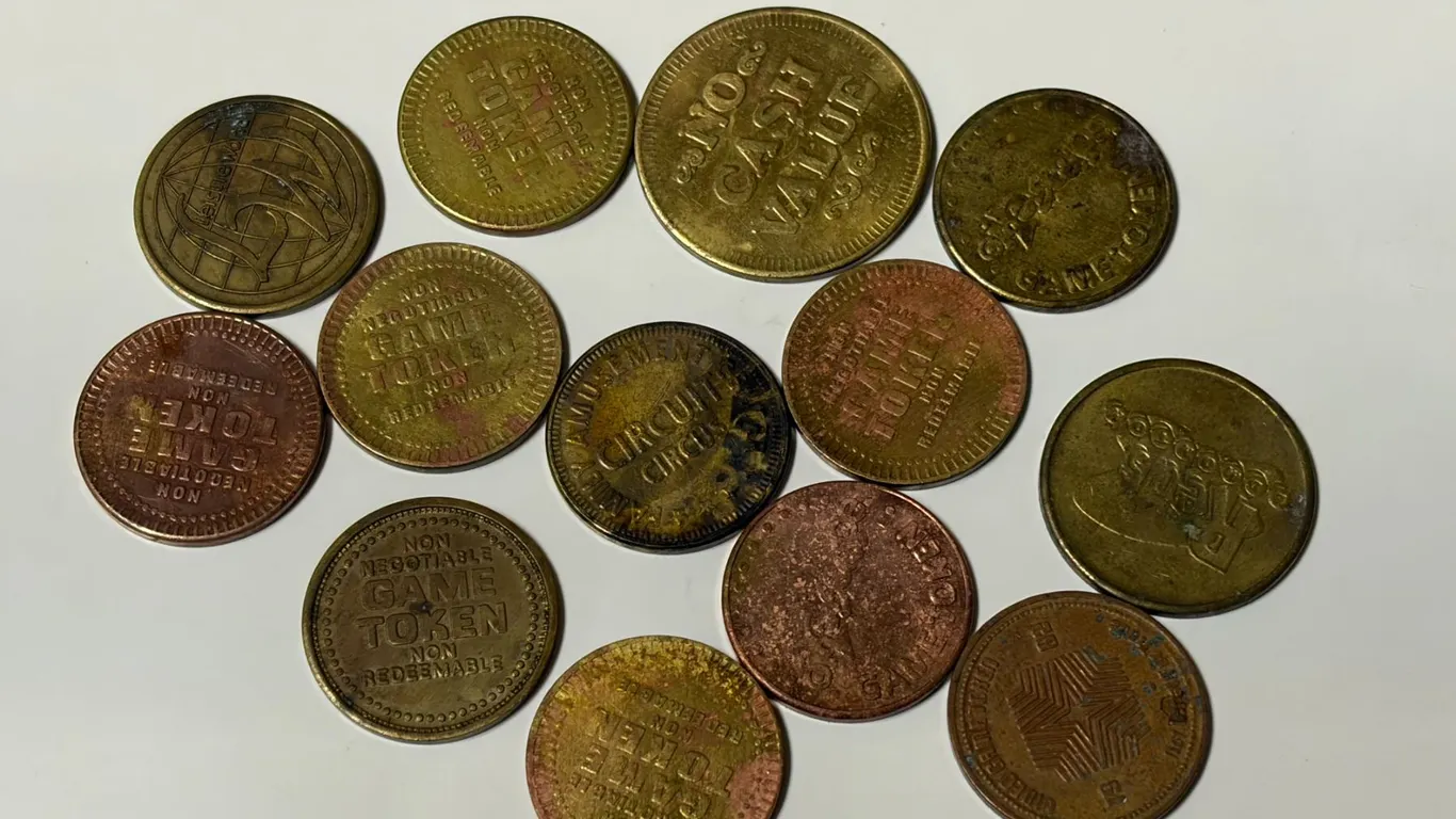 (12) VARIOUS U.S & Canada Tokens