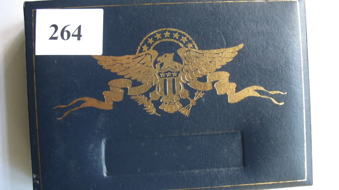 2000 UNITED STATES OF AMERICA COIN SET - 24 KT GOLD PLATED
