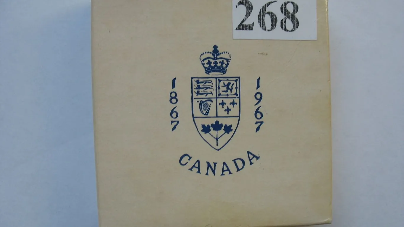 1967 SILVER MEDALLION in Case and Box - STERLING SILVER - (25.0 Grams)