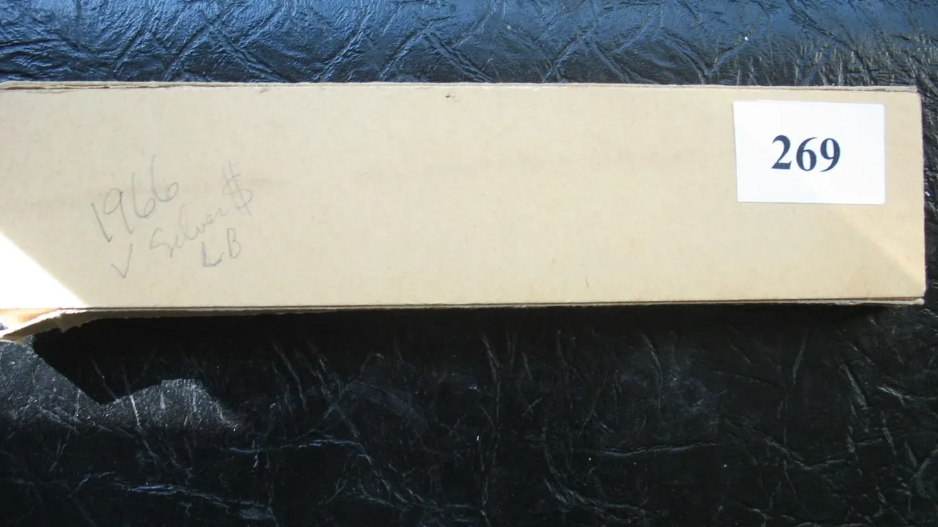1966 CANADIAN COIN SET - ROYAL TRUST BOX
