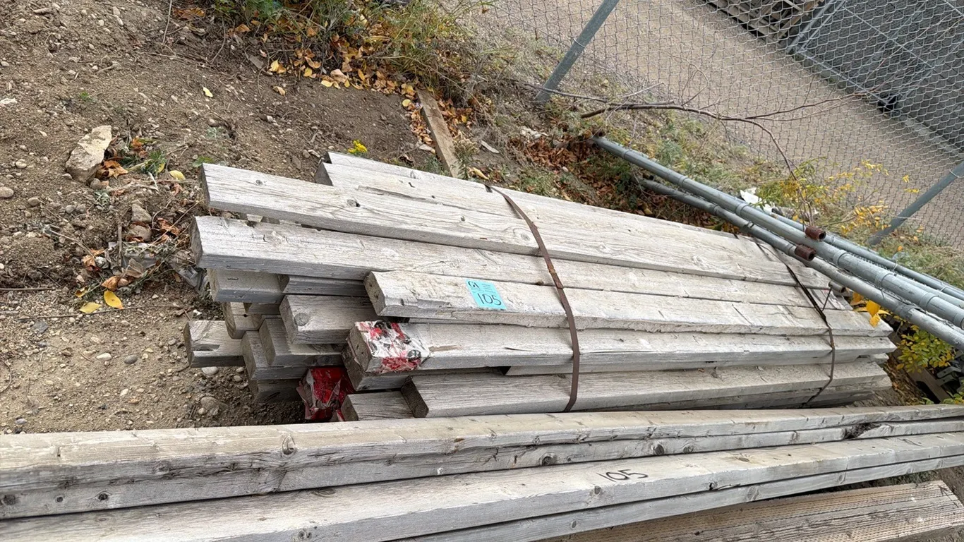 Assorted Used Dimensional Lumber & Wood Planks – Various Lengths